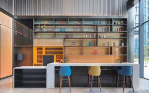 Ruang duduk di Hampton by Hilton Shenzhen Yuanshan