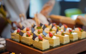 Makanan di atau berdekatan hotel