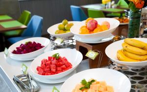 Makanan di atau berdekatan hotel