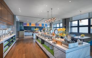 Dapur atau dapur kecil di Hampton by Hilton Shenzhen Yuanshan