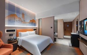 Televisyen dan/atau pusat hiburan di Hampton by Hilton Shenzhen Yuanshan