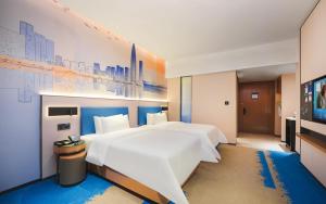 Katil atau katil-katil dalam bilik di Hampton by Hilton Shenzhen Yuanshan