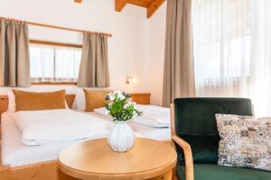 Postel nebo postele na pokoji v ubytování Berggasthof Hinterreit