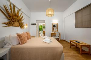 Кровать или кровати в номере Afroditi Superior Apartments