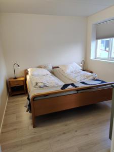 a bedroom with a bed and a window at Villa-Amby in Ringkøbing