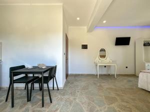 A television and/or entertainment centre at Barbara house