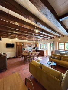 Μια τηλεόραση ή/και κέντρο ψυχαγωγίας στο la maison de Barbara