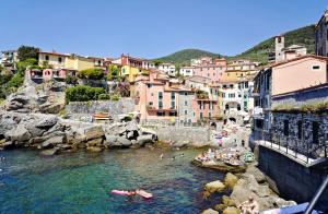 a group of people swimming in a body of water at Gambero Nero in Tellaro