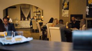 Επισκέπτες που μένουν στο Hotel MERTIN