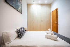 Postel nebo postele na pokoji v ubytování P2ari1046 - Magnific 2Bed Apartment in the City Center