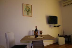 TV a/nebo společenská místnost v ubytování Studio Apartments Buki