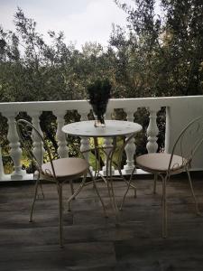 a table and two chairs and a table with a vase at Tesy in Sveti Filip i Jakov