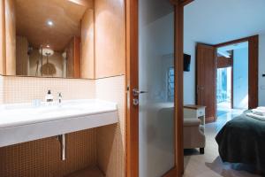 Łazienka w obiekcie Rabadan Brand New Amazing House with Terrace Parking