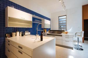 Zdjęcie z galerii obiektu Rabadan Brand New Amazing House with Terrace Parking w Sewilli