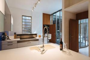 Zdjęcie z galerii obiektu Rabadan Brand New Amazing House with Terrace Parking w Sewilli