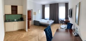 una camera con cucina e sala da pranzo di Hotel Secession an der Oper a Vienna