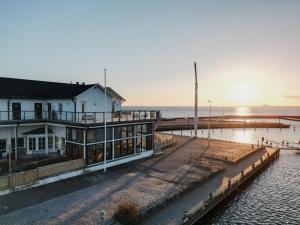 a building next to a body of water at Hotell Hamnen in Färjestaden