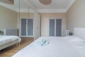 Posteľ alebo postele v izbe v ubytovaní Le larbaud - Appartement calme et lumineux en centre ville