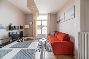 Televízia a/alebo spoločenská miestnosť v ubytovaní Le larbaud - Appartement calme et lumineux en centre ville