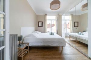 Posteľ alebo postele v izbe v ubytovaní Le larbaud - Appartement calme et lumineux en centre ville