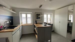 Η κουζίνα ή μικρή κουζίνα στο Ferienwohnung auf der Gam +4 φωτογραφίες