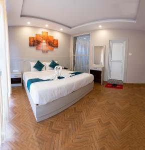 Uma cama ou camas num quarto em Majheri Resort and Spa