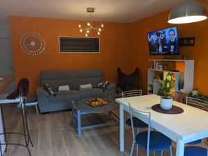 a living room with a couch and a table at EDEN GOLFE Plages à pieds Parking Privé in Vallauris