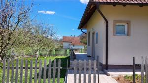 Budova, kde se prázdninový dům nachází