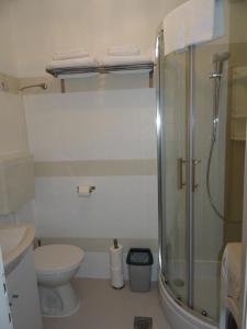 een badkamer met een douche, een toilet en een wastafel bij Apartments Only in Dubrovnik