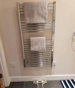 a mirror on a wall in a bathroom with towels at Birmingham Garnet 3-bedroom Apartment City Centre in Birmingham