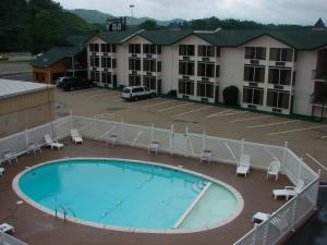 a large pool in a parking lot of a hotel at Green Valley Motel in Pigeon Forge