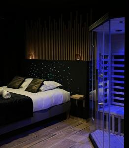 Llit o llits en una habitació de SO CHIC - Le Domaine Wambrechies