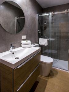 A bathroom at Mesones 54