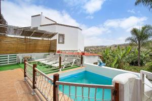 a villa with a swimming pool on a balcony at Casa Las Flores in Moya