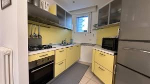 A kitchen or kitchenette at CA' DEI GELSI BEACH