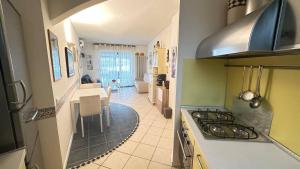 A kitchen or kitchenette at CA' DEI GELSI BEACH