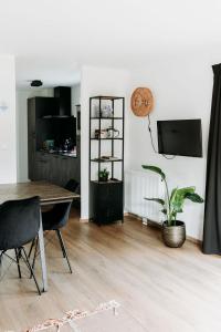 Μια τηλεόραση ή/και κέντρο ψυχαγωγίας στο Lodge Goudvink Nunspeet Veluwe