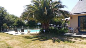 Bazén v ubytovaní maison de plain pied a 1 km de la mer , avec piscine securisée alebo v jeho blízkosti