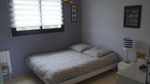 Posteľ alebo postele v izbe v ubytovaní maison de plain pied a 1 km de la mer , avec piscine securisée