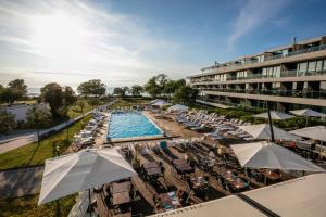 Bazén v ubytování NOVI Resort nebo v jeho okolí