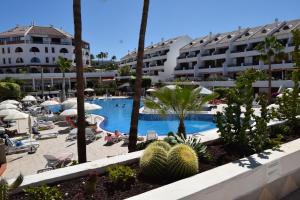 En udsigt til poolen hos PARQUE SANTIAGO I Stunning brand new apt 2 bedroom Playa de las Américas eller i nærheden