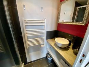 Kúpeľňa v ubytovaní P'tite maison du Parc + 17 fotografií