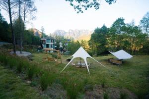 山林小屋周边自然景观