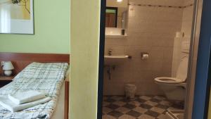 A bathroom at Pension Kappel