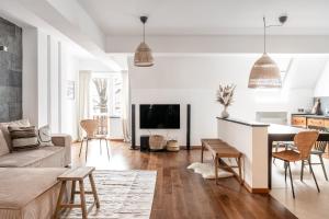 Televízia a/alebo spoločenská miestnosť v ubytovaní APARTAMENT WASILÓWKA ZAKOPANE przy Krupówkach