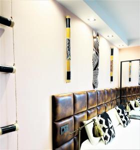 A seating area at Poem Apartments, Las Canteras