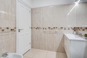 Kúpeľňa v ubytovaní Bright and modern apt in Costa Adeje