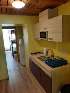 Kuchyň nebo kuchyňský kout v ubytování Relaxrooms Vienna Hernals
