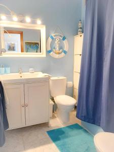 Et badeværelse på Welcoming apartment with pool - 65 m² - Costa del Silencio