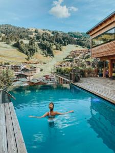 Bazén v ubytovaní Alpin Juwel - Lifestyle und Biohotel alebo v jeho blízkosti